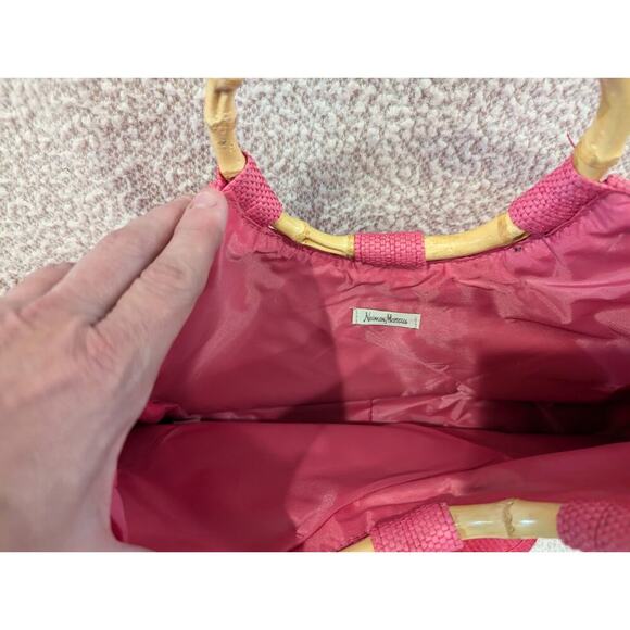 Pretty pink bucket style rattan handbag/tote w/front flower detail Neiman Marcus - Picture 2 of 5